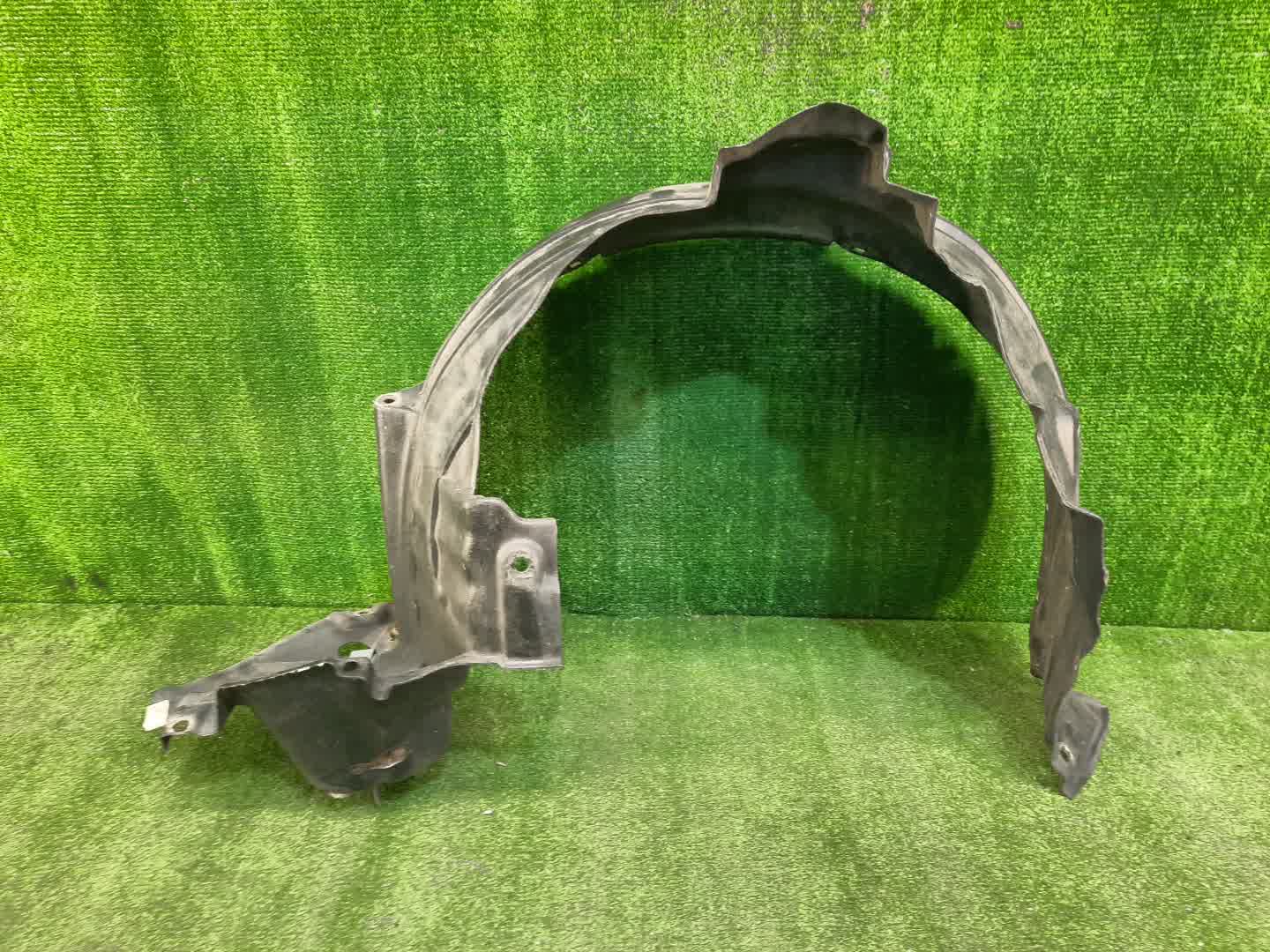 Защита под крыло правая передняя TOYOTA ALTEZZA, IS200, IS300 GXE10, SXE10, JCE10, JCE15 53875-53010 1 ракурс