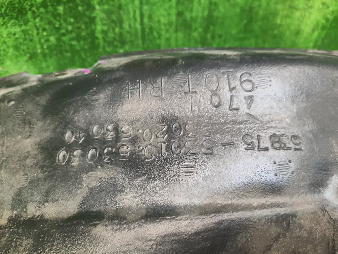 Защита под крыло правая передняя TOYOTA ALTEZZA, IS200, IS300 GXE10, SXE10, JCE10, JCE15 53875-53010 2 ракурс