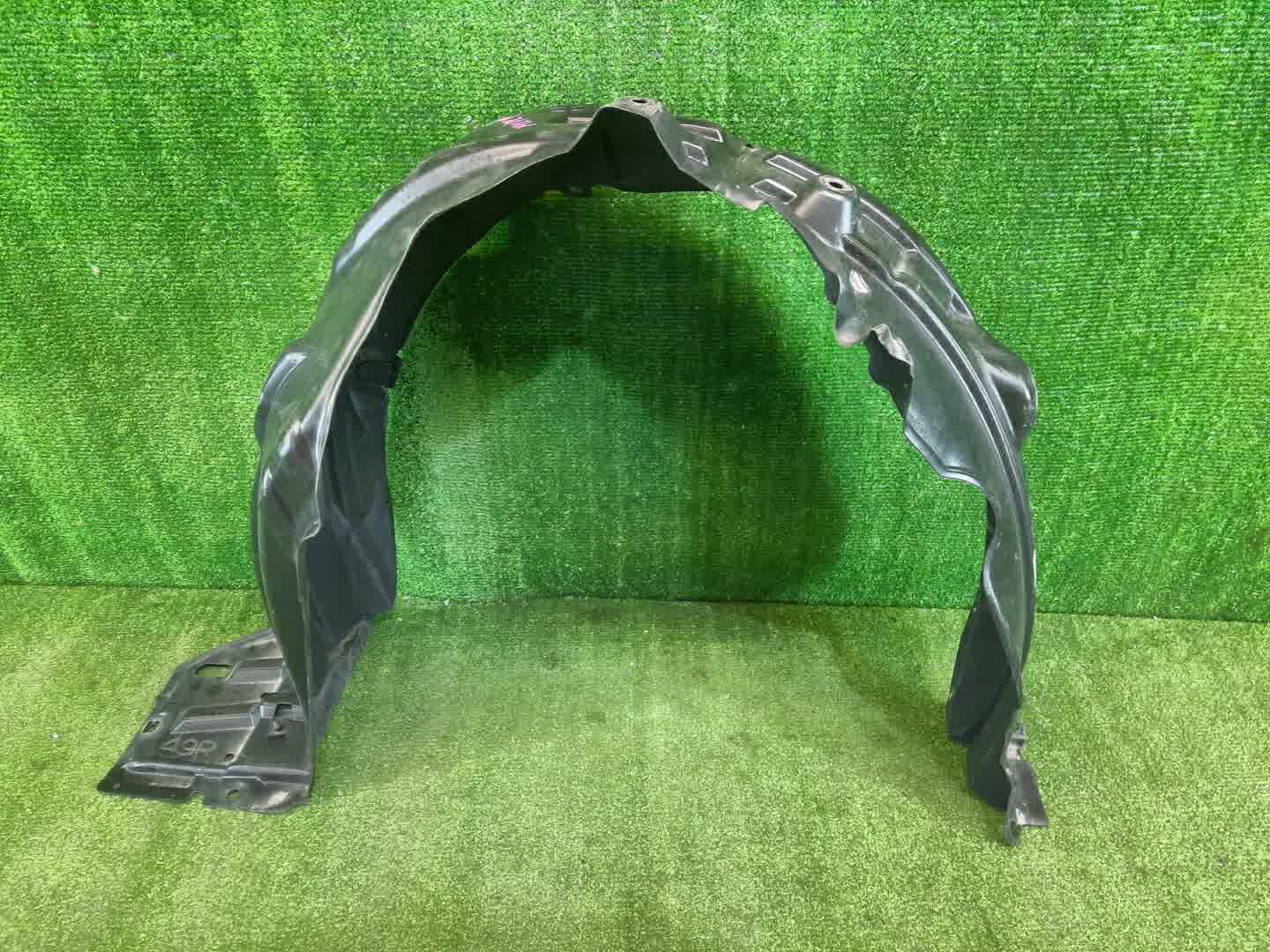 Защита под крыло правая передняя TOYOTA AQUA MXPK11 53875-52550 1 ракурс