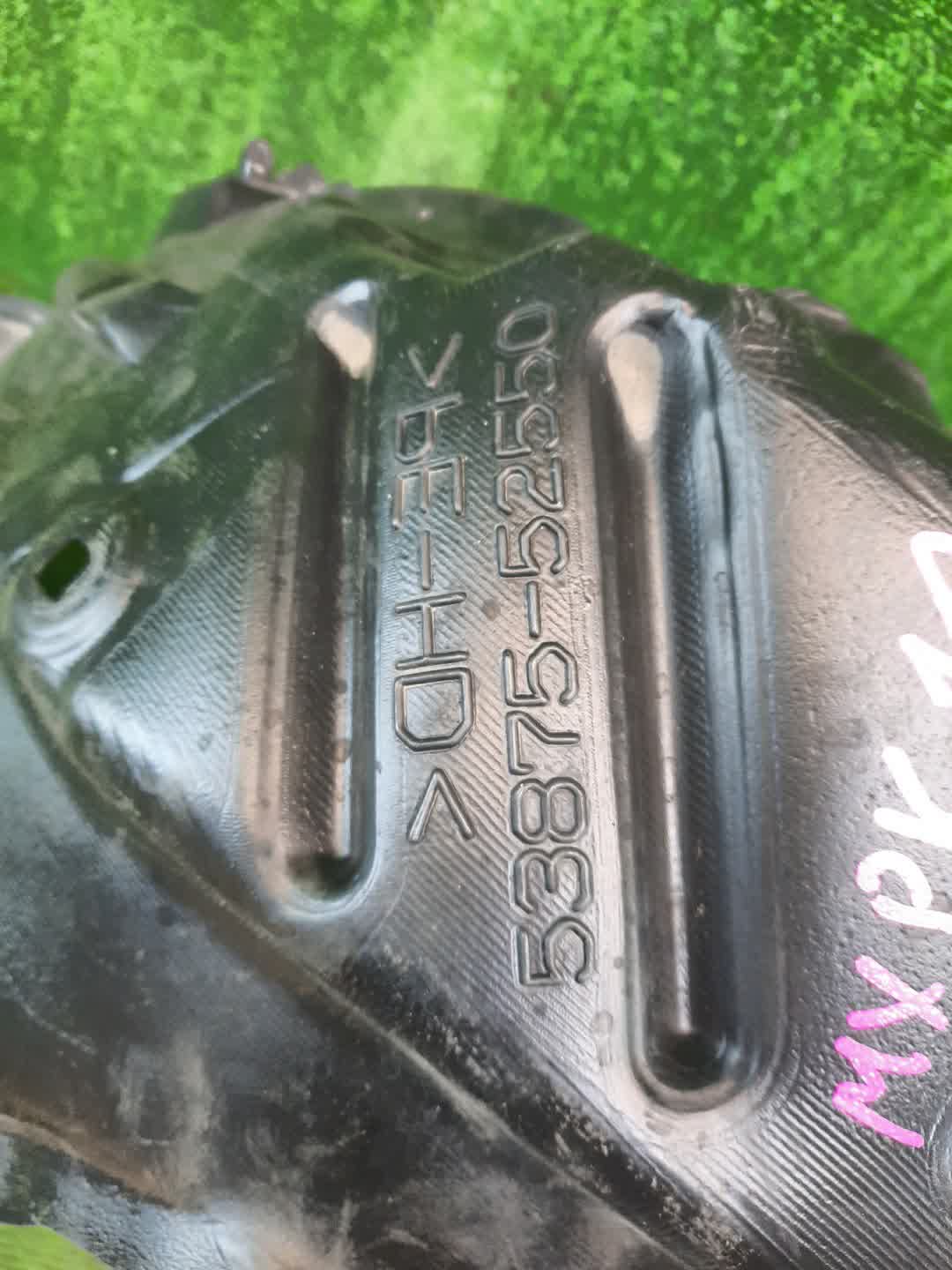 Защита под крыло правая передняя TOYOTA AQUA MXPK11 53875-52550 2 ракурс