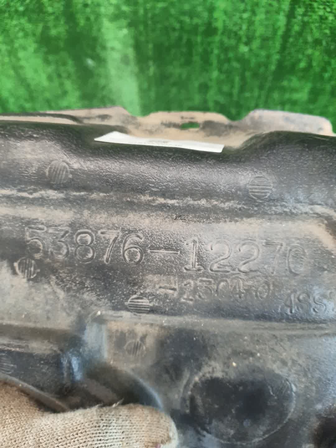 Защита под крыло левая передняя TOYOTA ALLEX, COROLLA RUNX ZZE124, NZE121, ZZE122, ZZE123 53876-12270 3 ракурс