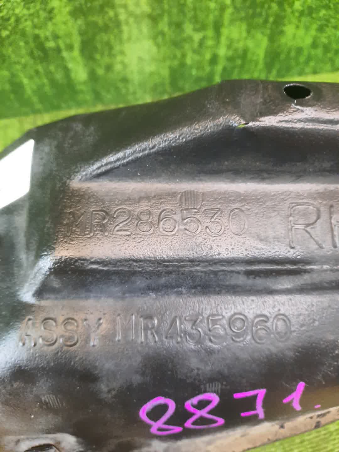 Защита под крыло правая передняя MITSUBISHI CHARIOT GRANDIS N94W MR435960 2 ракурс