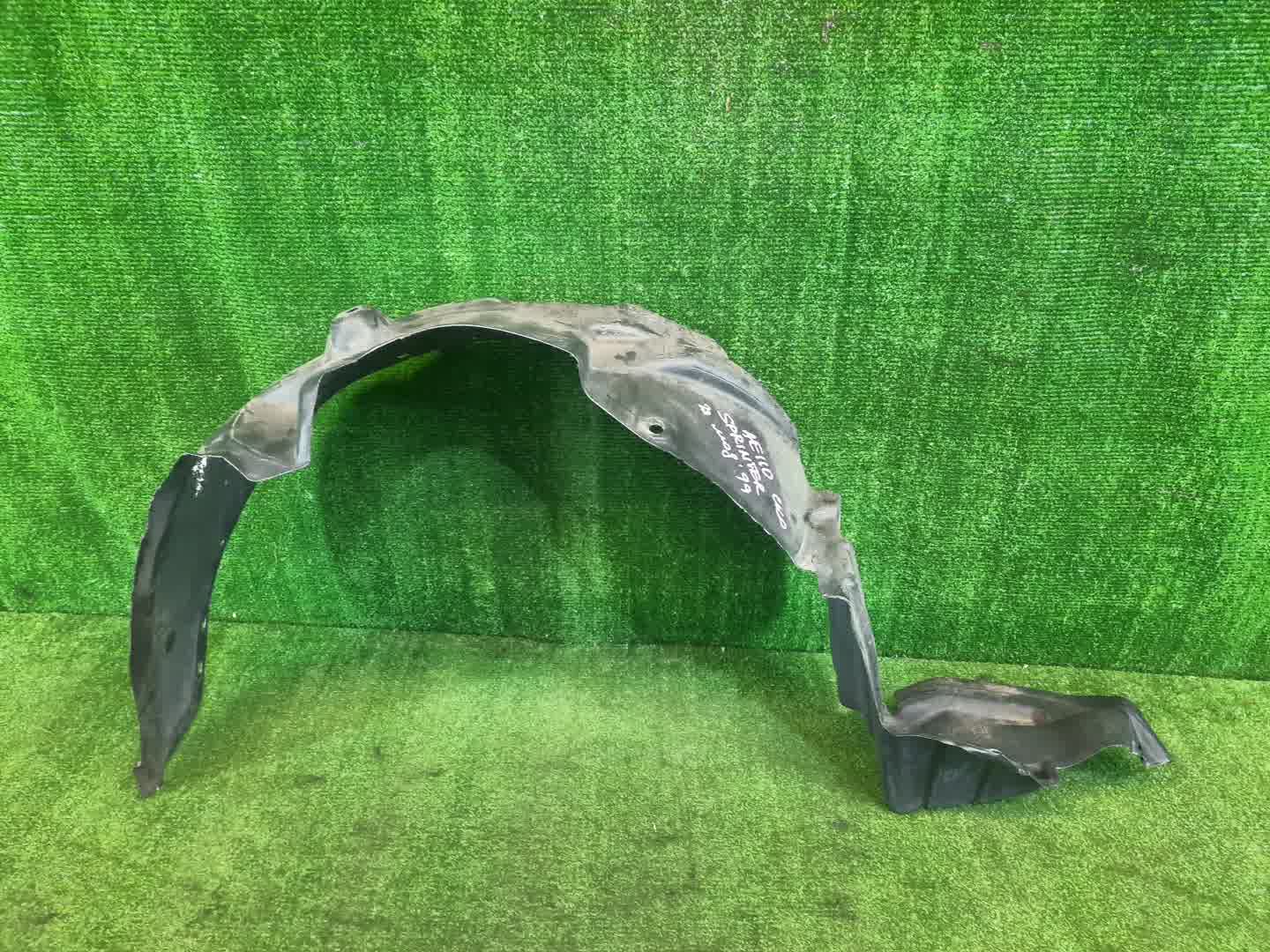 Защита под крыло левая передняя TOYOTA SPRINTER AE110 53876-12230 1 ракурс