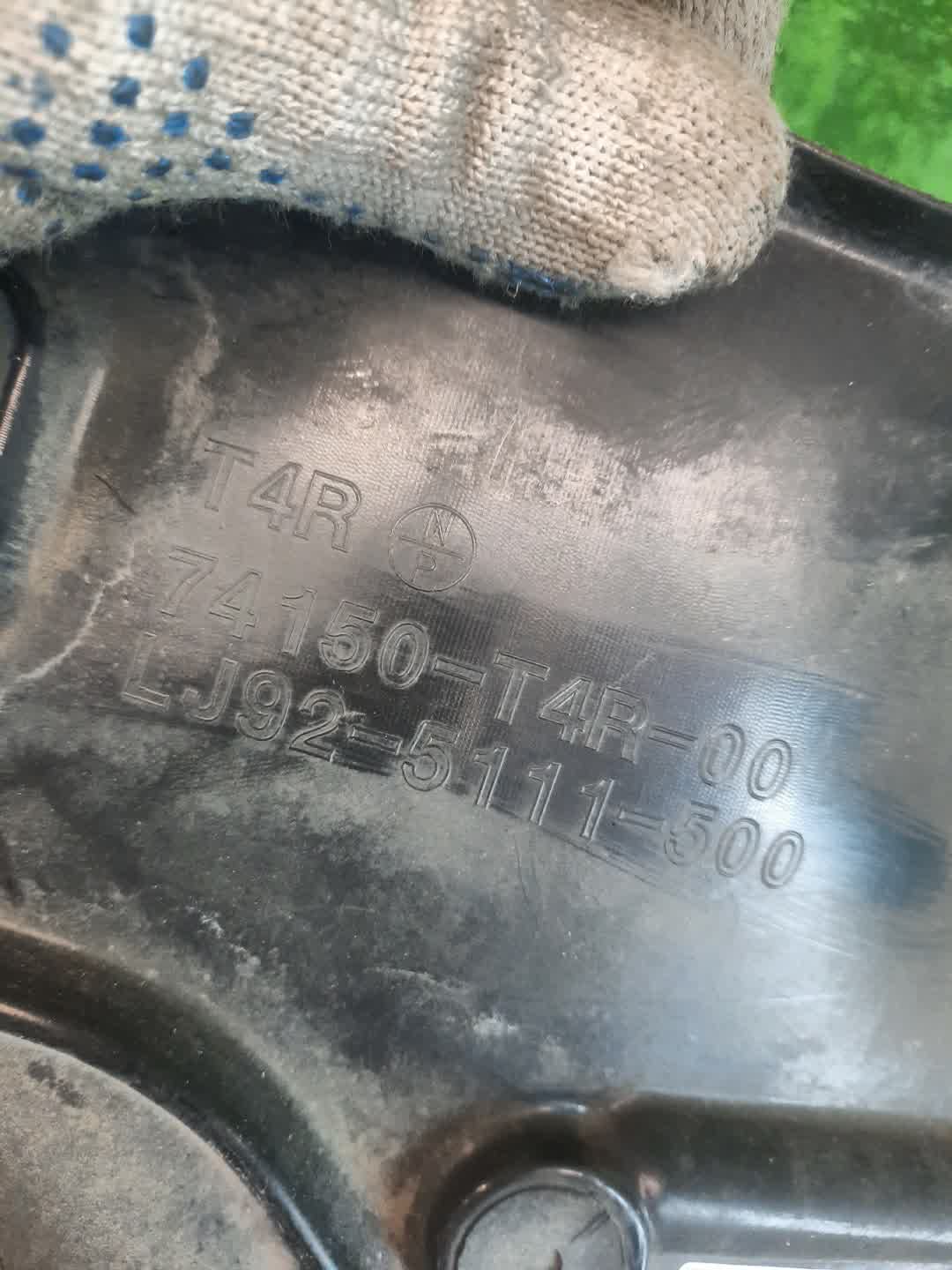 Защита под крыло левая передняя HONDA JADE FR4 74150-T4R-00 3 ракурс
