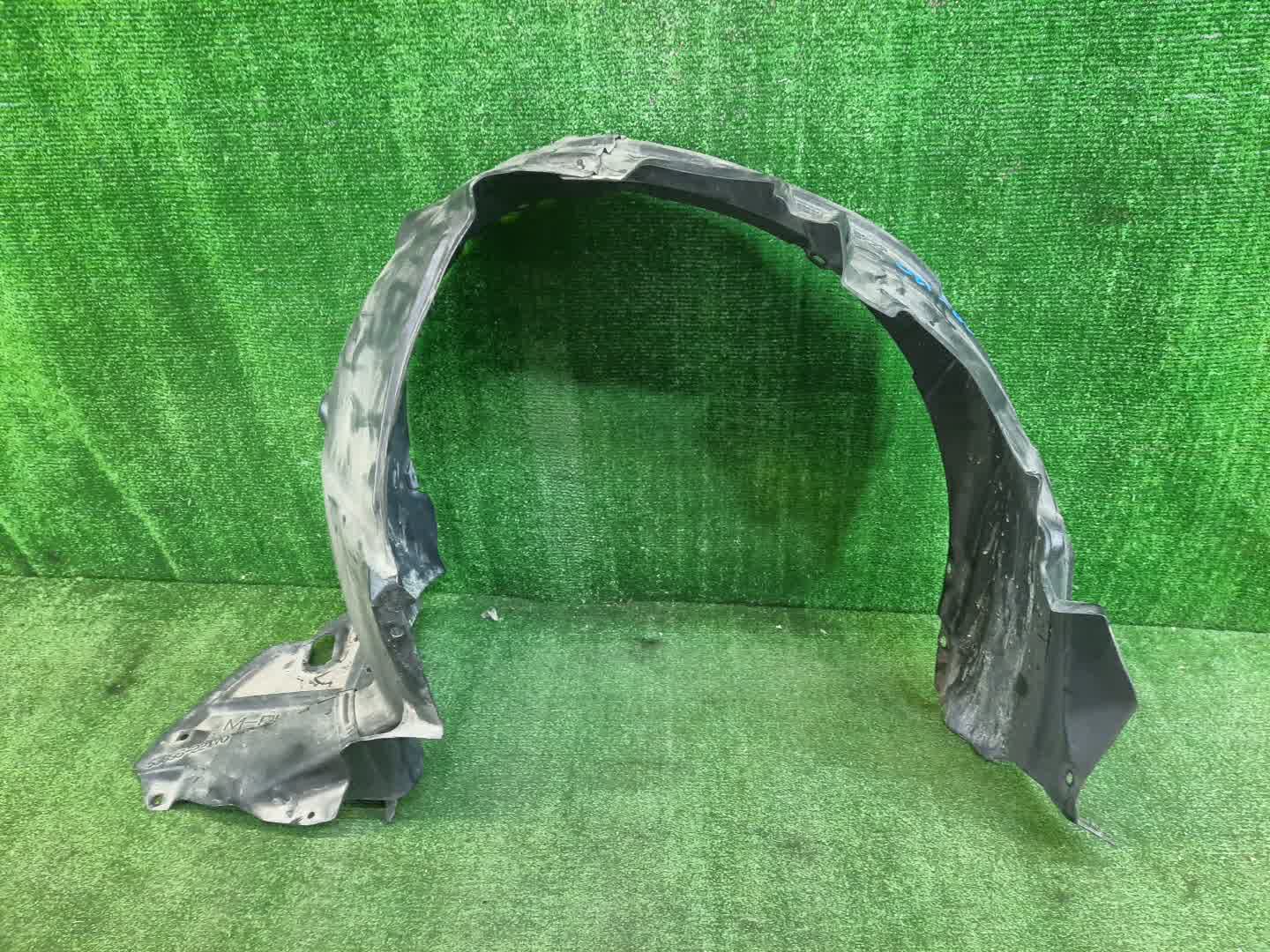 Защита под крыло правая передняя TOYOTA MARK X GRX130 53875-22140 1 ракурс