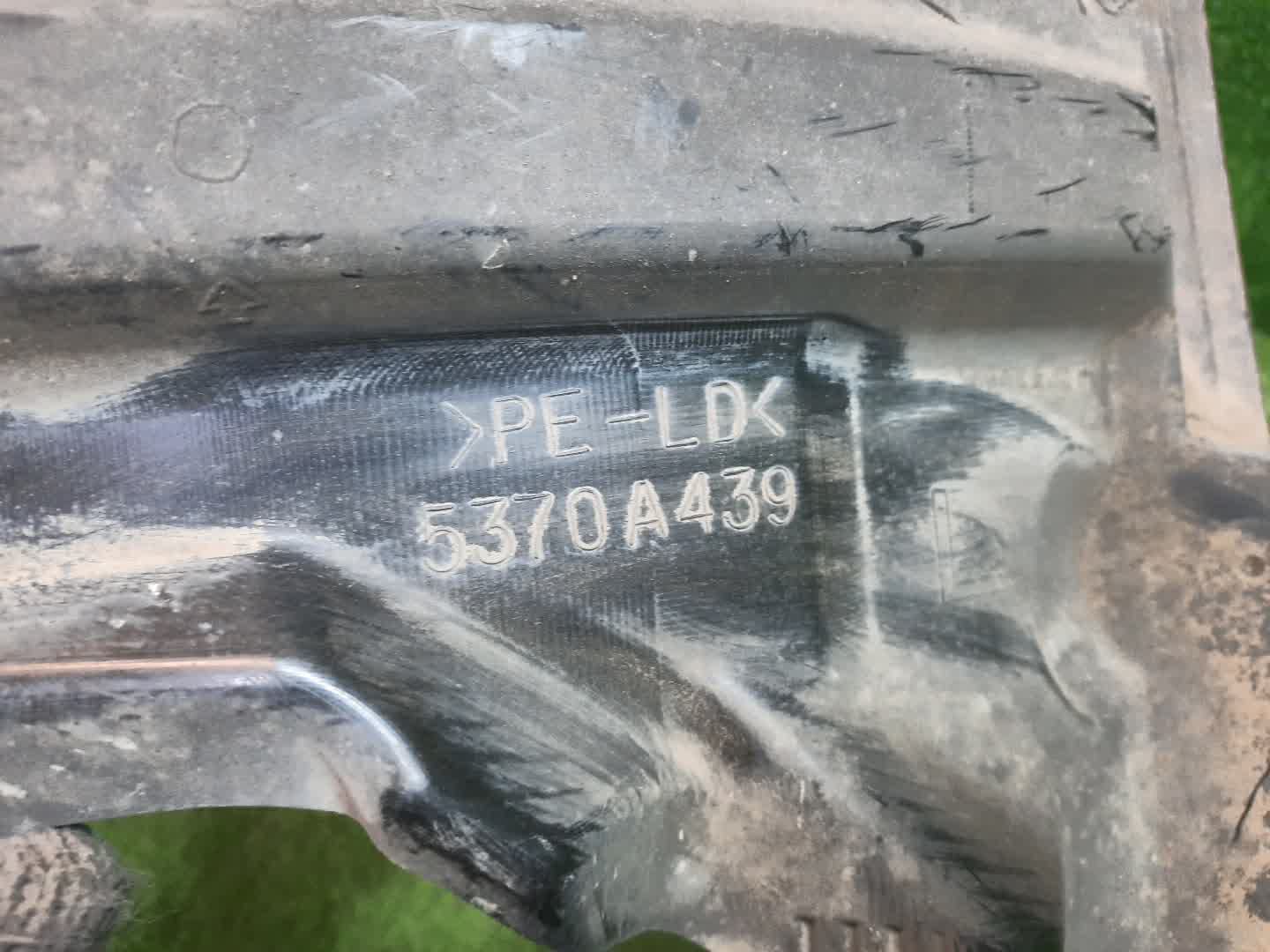 Защита под крыло левая передняя MITSUBISHI LANCER, GALANT FORTIS CY4A, CY2A, CY3A, CY6A, CX6A, CX4A, CX3A 5370A439 2 ракурс