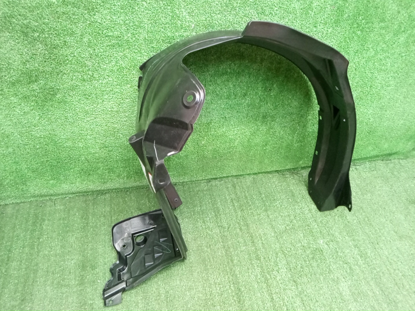 Защита под крыло правая передняя HONDA STEPWGN RP7 74100-3T0-J00 2 ракурс