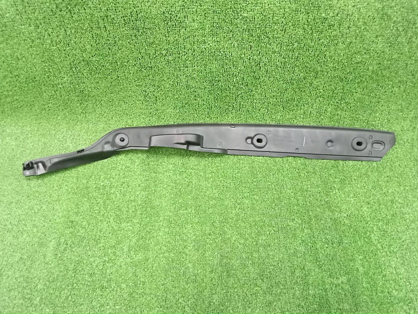 Защита под крыло левая передняя TOYOTA LAND CRUISER FJA300W, UZJ200, URJ202, VDJ200 53824-60020 1 ракурс