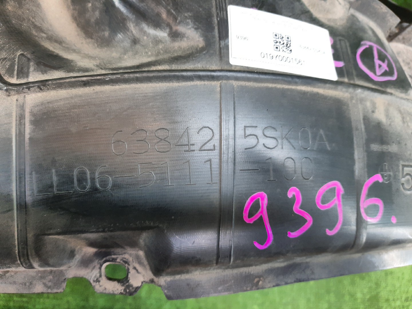 Защита под крыло правая передняя NISSAN LEAF ZE1 63842-5SK0A 3 ракурс
