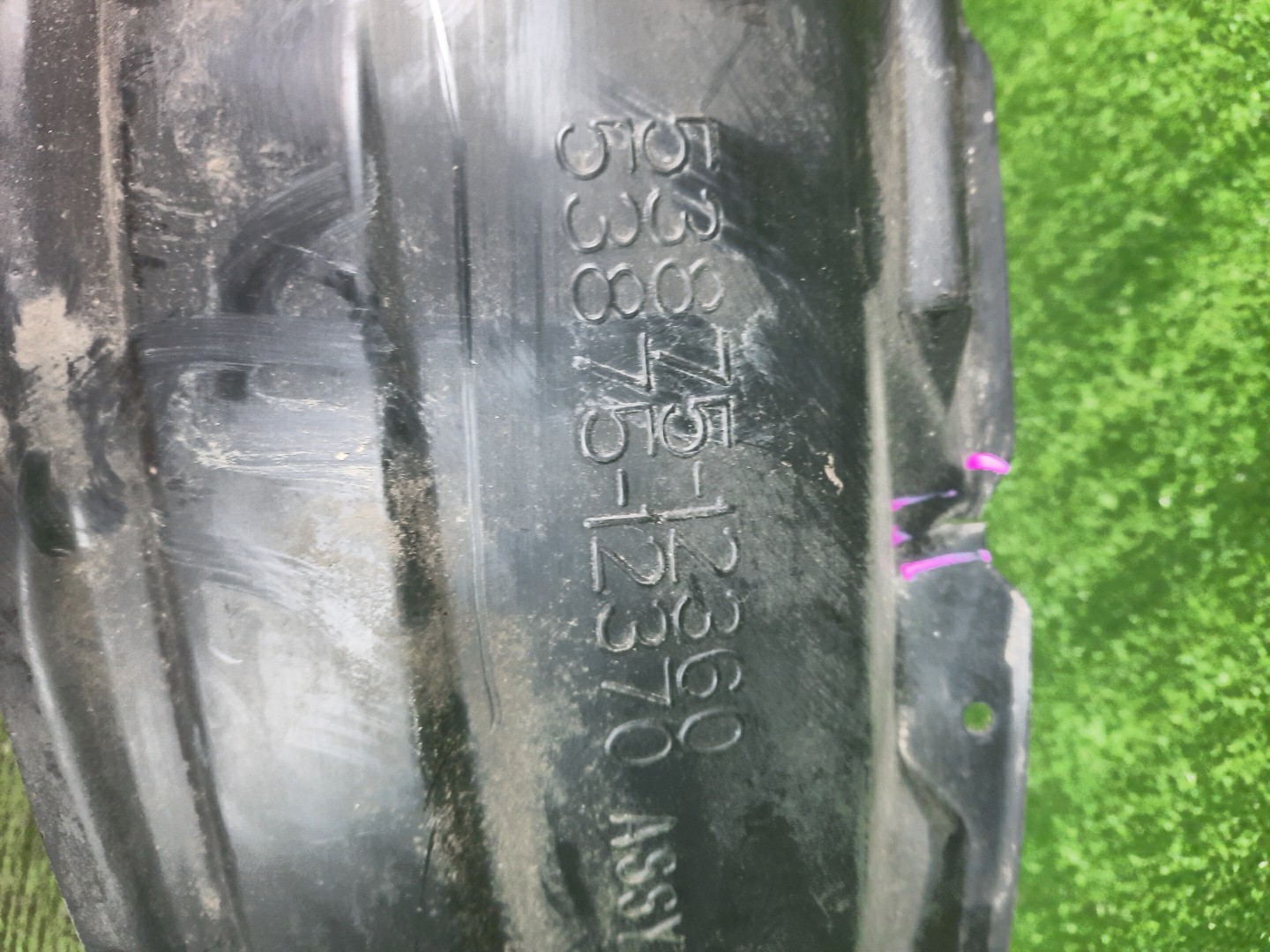 Защита под крыло правая передняя TOYOTA COROLLA ZZE124, NZE121, NZE120, ZZE122, NZE124, CE121 53875-12360 3 ракурс