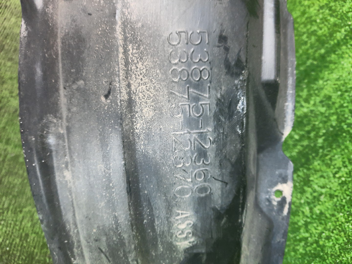 Защита под крыло правая передняя TOYOTA COROLLA ZZE124, NZE121, NZE120, ZZE122, NZE124, CE121 53875-12360 2 ракурс
