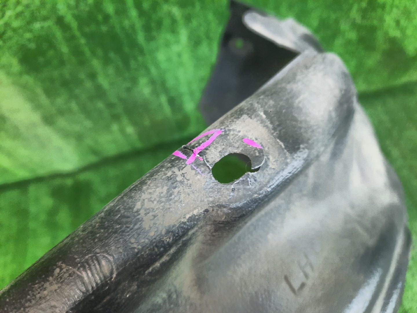 Защита под крыло левая передняя MITSUBISHI GRANDIS NA4W MN129053 3 ракурс