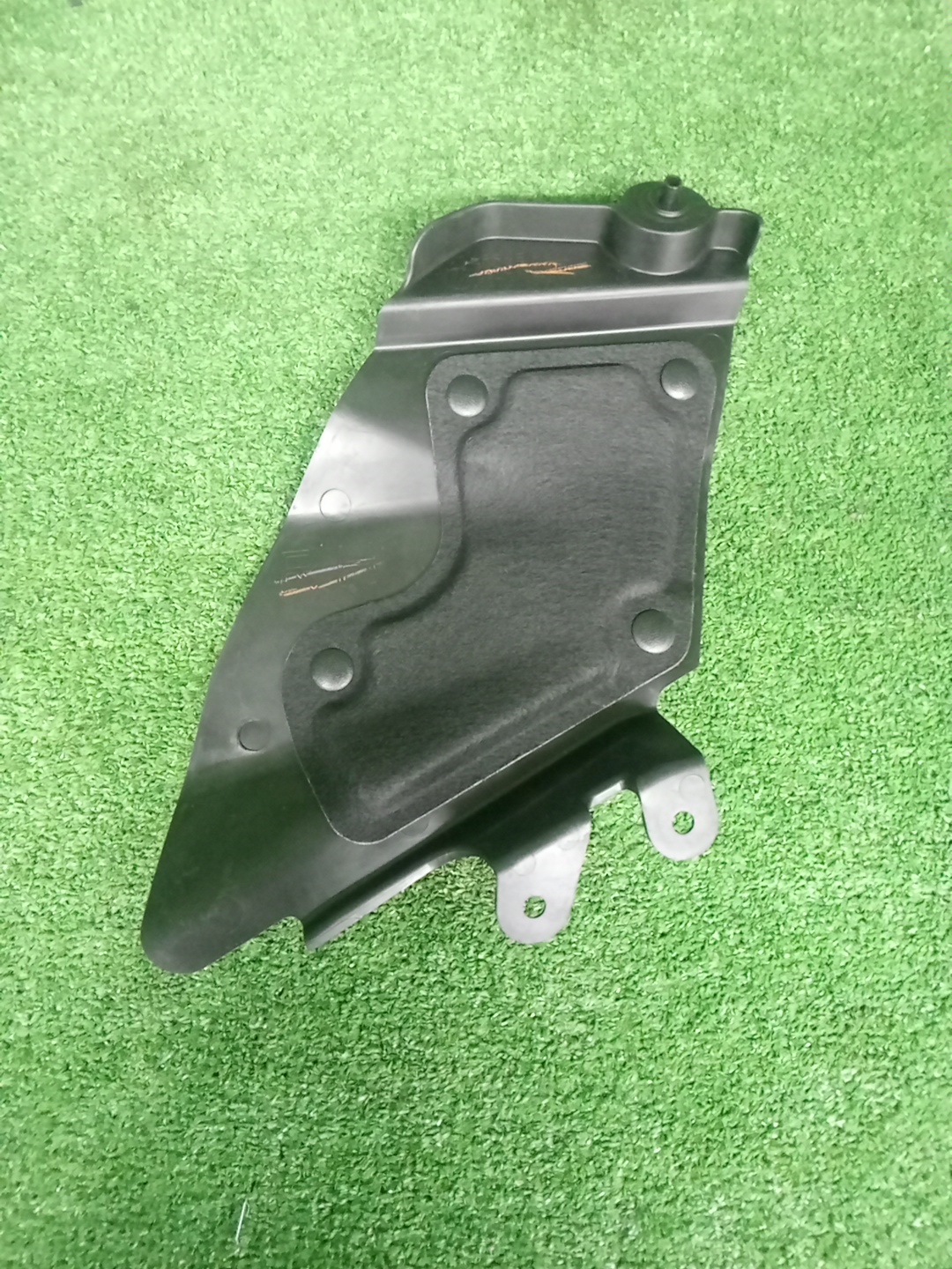 Защита под крыло правая передняя TOYOTA LAND CRUISER VJA300 53781-60050 2 ракурс