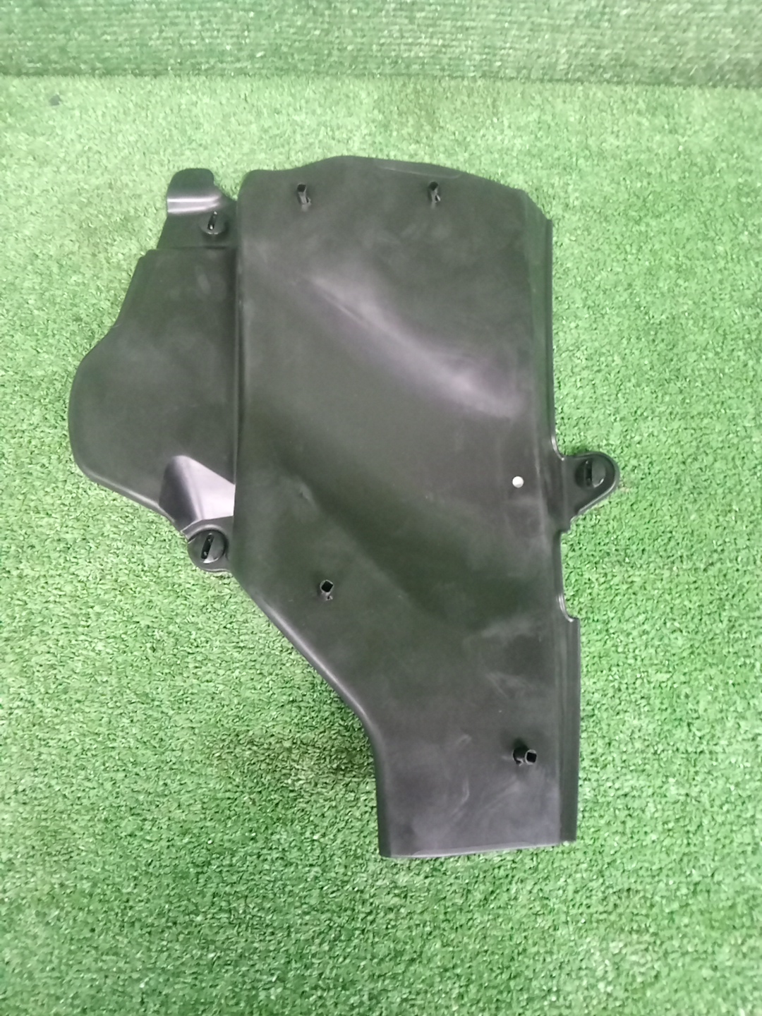 Защита под крыло правая передняя TOYOTA LAND CRUISER VJA300 53783-60120 1 ракурс
