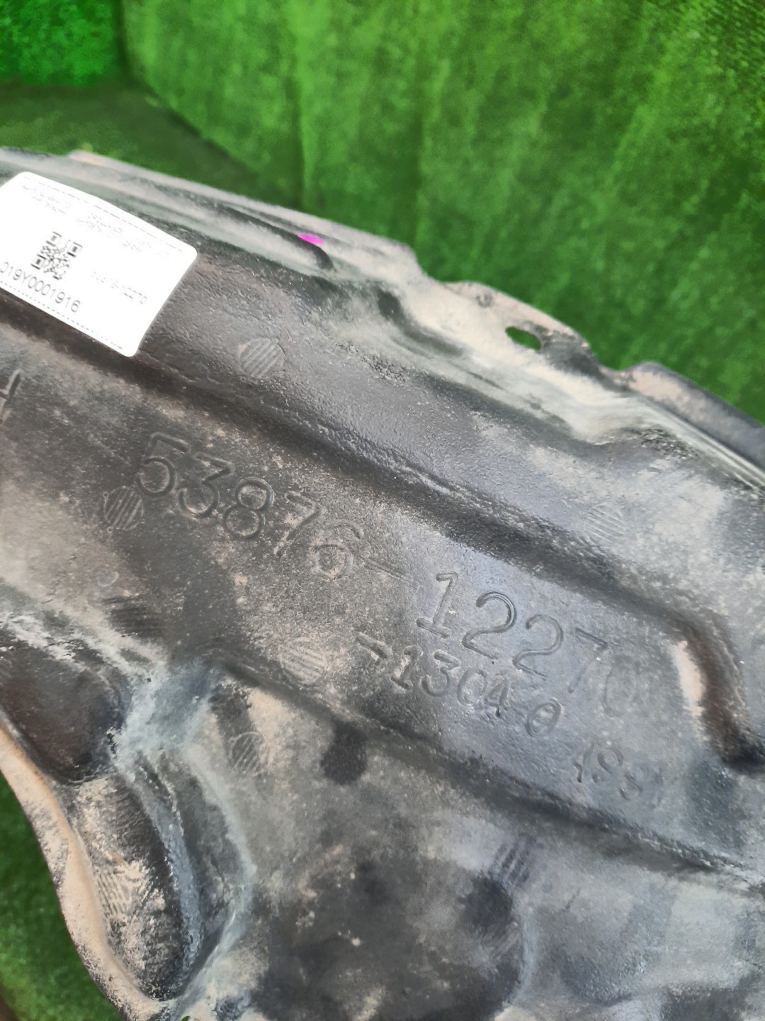 Защита под крыло левая передняя TOYOTA COROLLA ZZE124, NZE121, NZE120, ZZE122, NZE124, CE121 53876-12270 3 ракурс