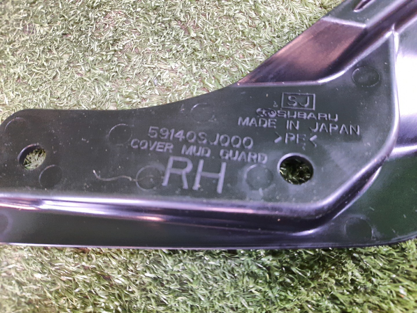 Защита под крыло правая передняя SUBARU FORESTER SK9 59140SJ000 3 ракурс