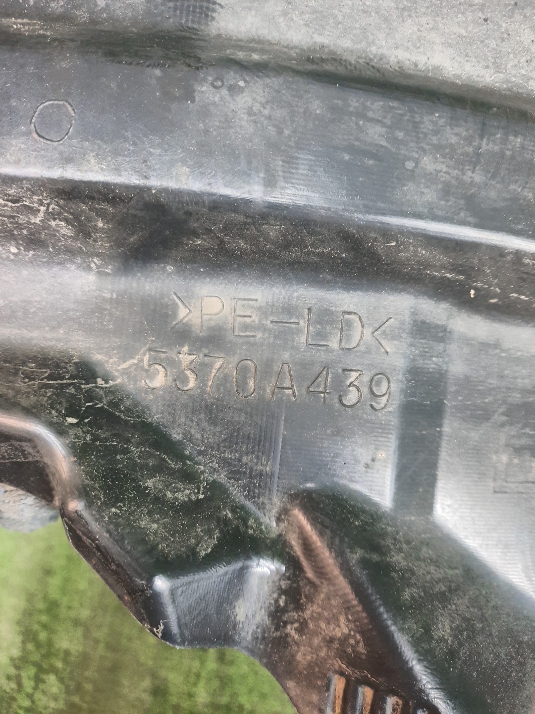 Защита под крыло левая передняя MITSUBISHI LANCER, GALANT FORTIS CY4A, CY2A, CY3A, CY6A, CX6A, CX4A, CX3A 5370A439 2 ракурс