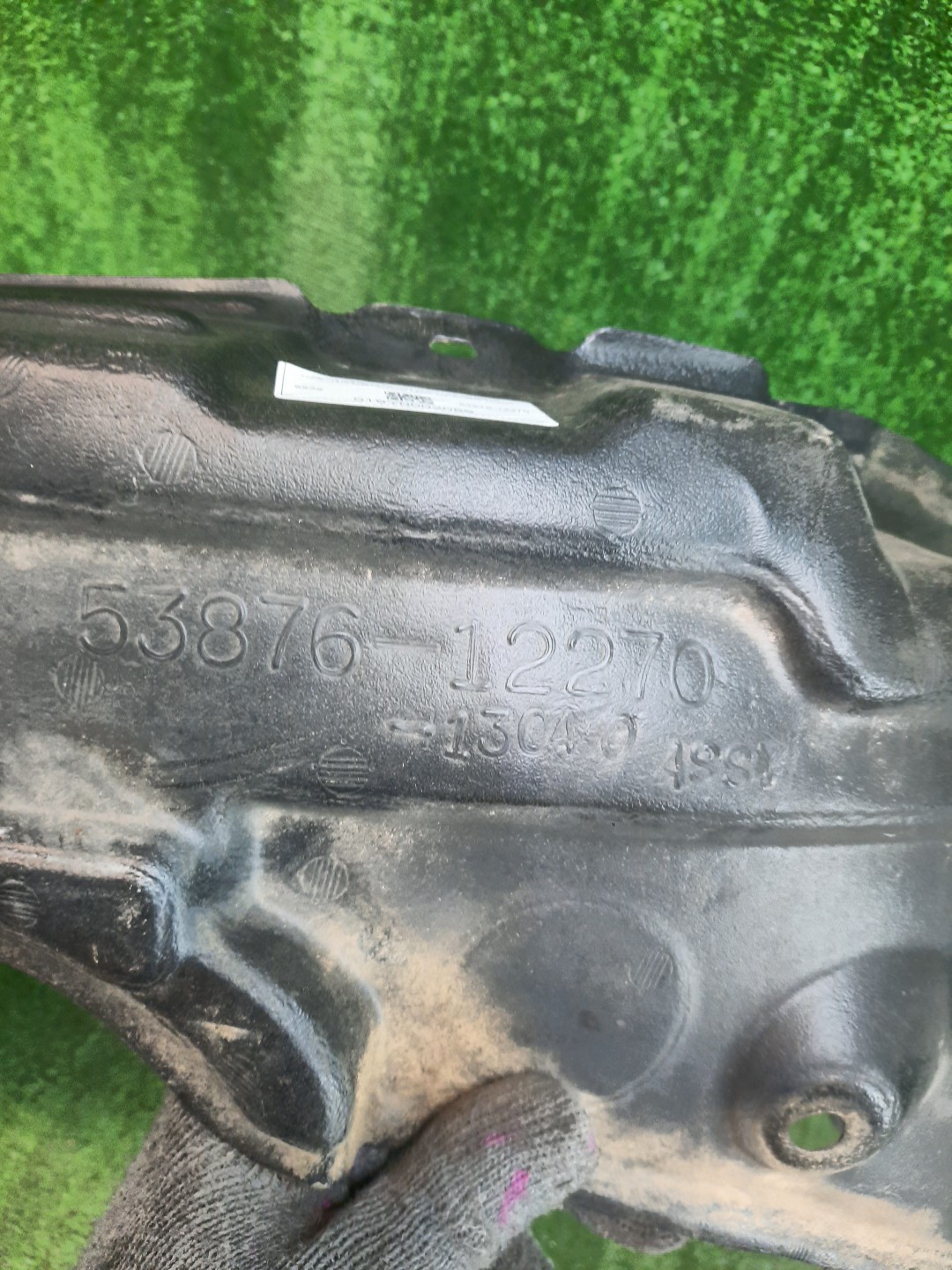 Защита под крыло левая передняя TOYOTA ALLEX, COROLLA RUNX ZZE124, NZE121, ZZE122, ZZE123 53876-12270 3 ракурс