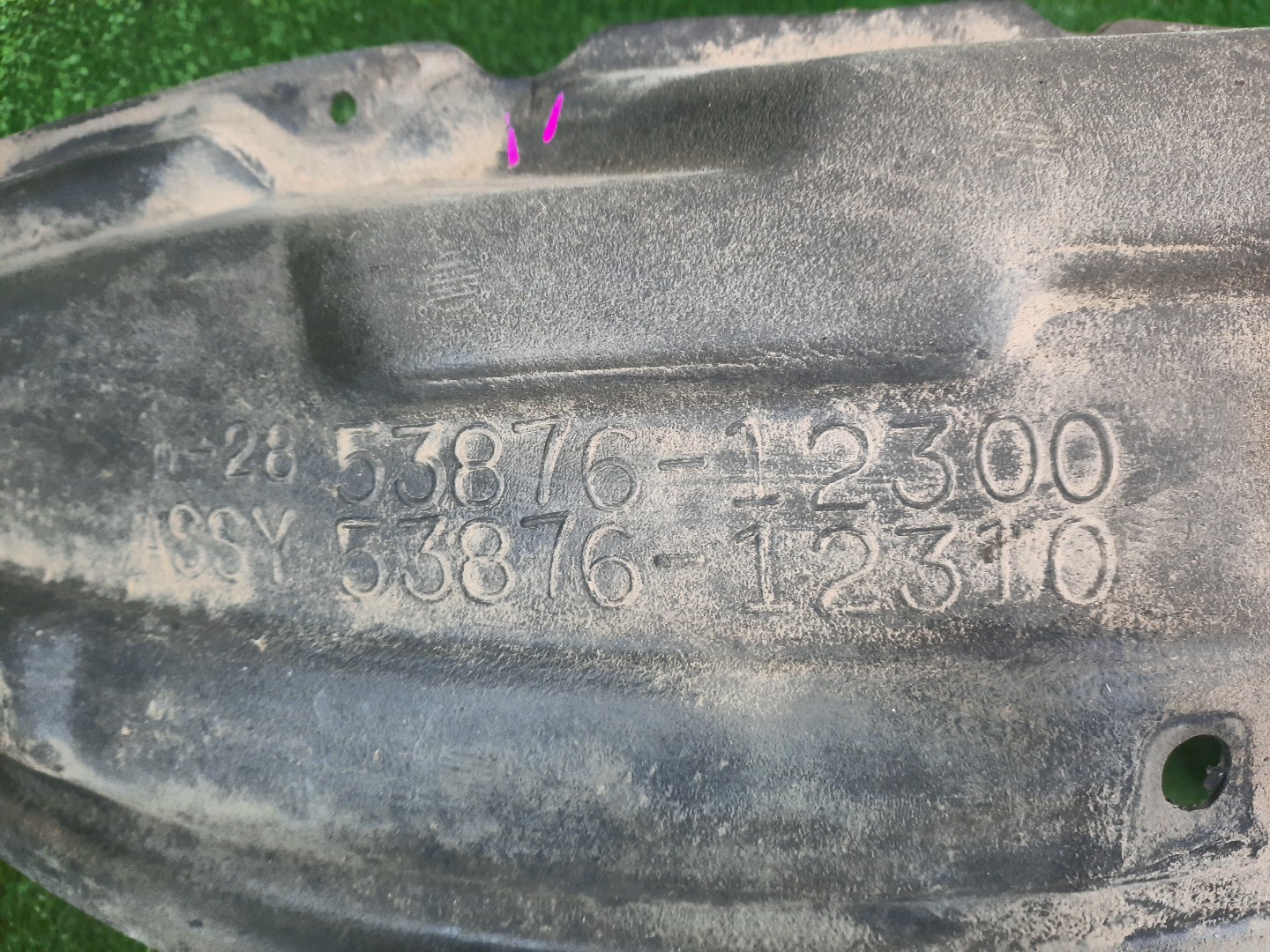 Защита под крыло левая передняя TOYOTA COROLLA ZZE124, NZE121, NZE120, ZZE122, NZE124, CE121 53876-12300 2 ракурс Защита под крыло левая передняя TOYOTA COROLLA ZZE124, NZE121, NZE120, ZZE122, NZE124, CE121 53876-12300 2 ракурс