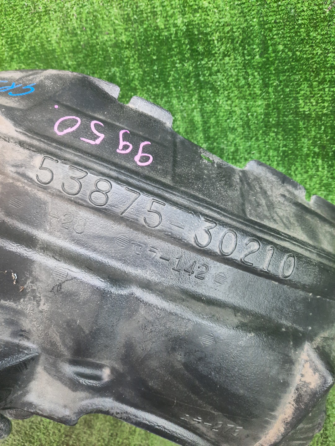 Защита под крыло правая передняя TOYOTA CROWN GRS182, GRS180, GRS181, GRS183 53875-30210 2 ракурс