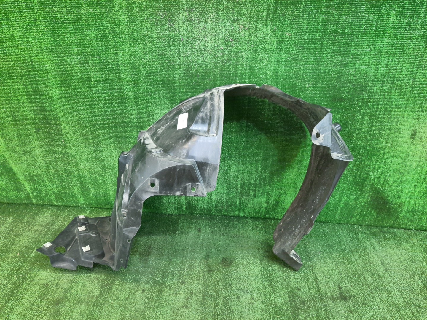 Защита под крыло правая передняя NISSAN SERENA C27 63842-5TA0A 1 ракурс