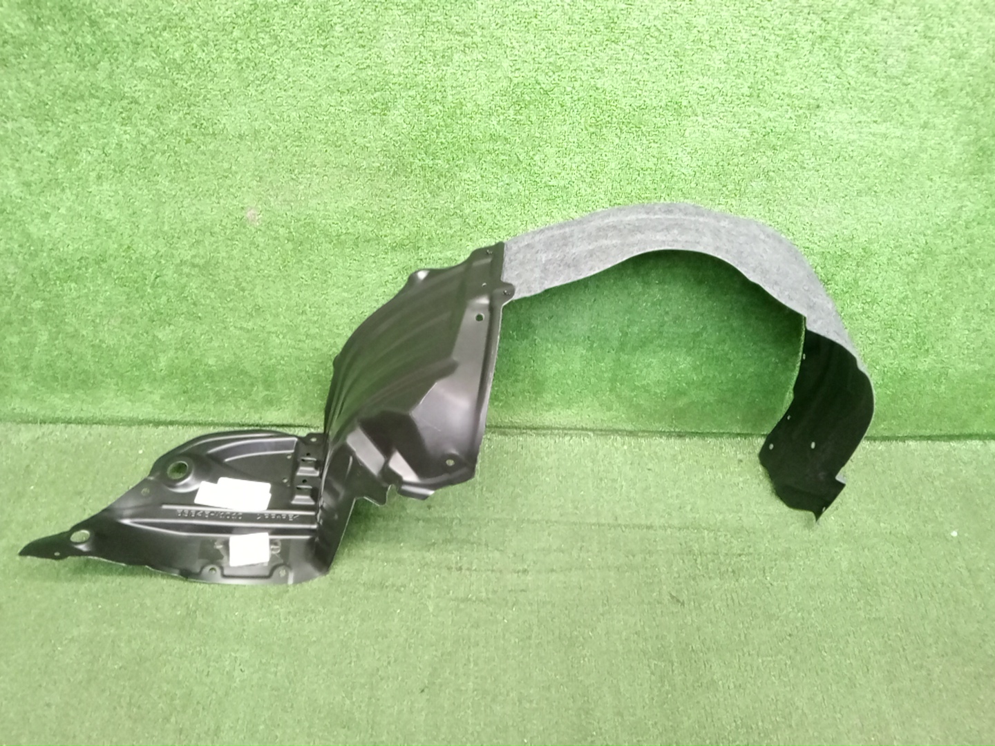 Защита под крыло правая передняя TOYOTA NOAH ZWR90W 53805-V1010 1 ракурс