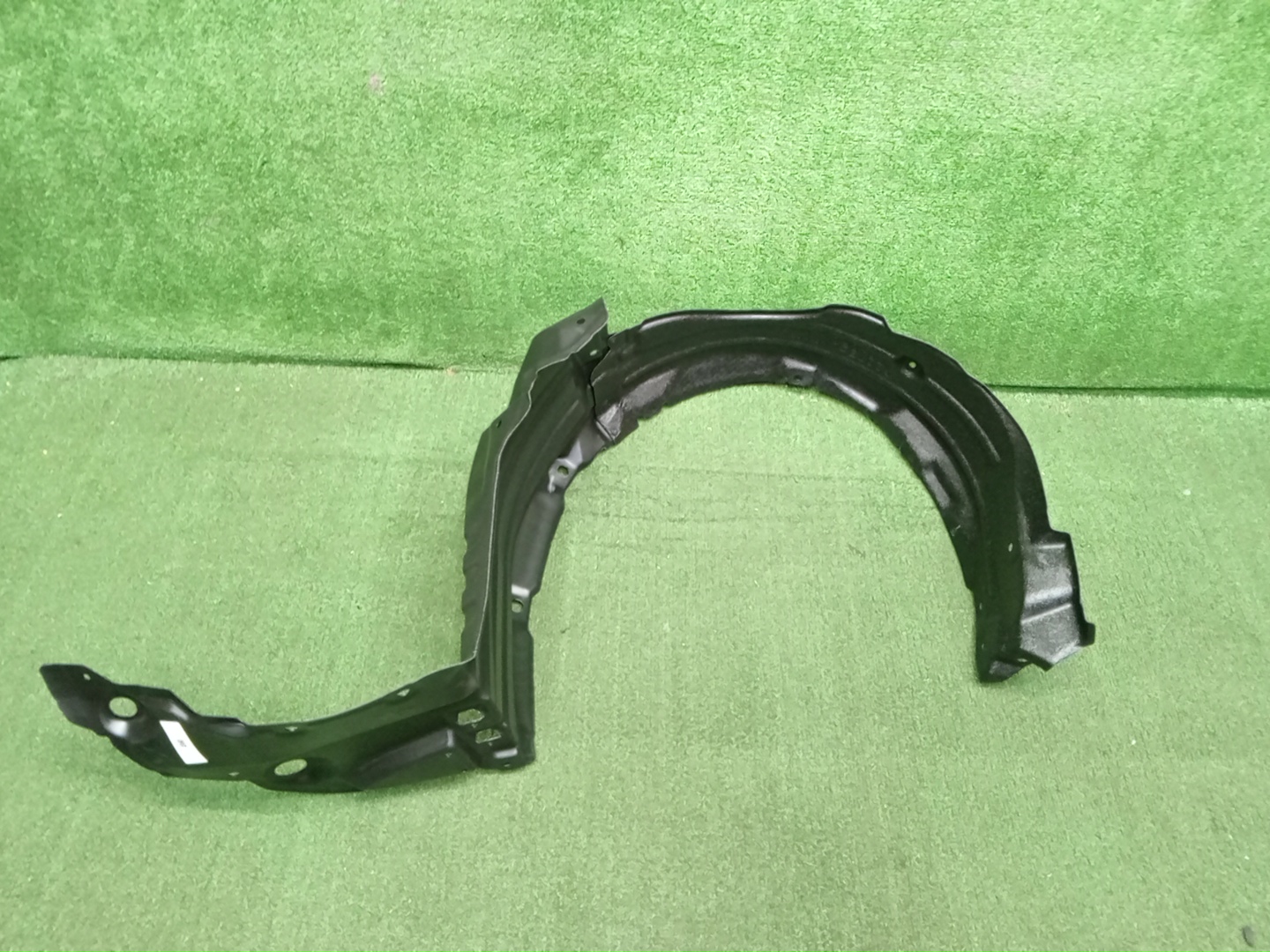 Защита под крыло правая передняя TOYOTA NOAH ZWR90W 53805-V1010 3 ракурс