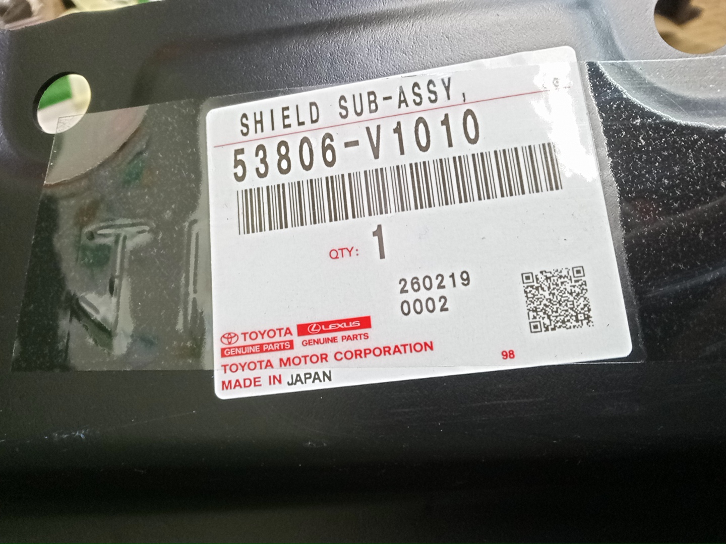 Защита под крыло левая передняя TOYOTA NOAH ZWR90W 53806-V1010 4 ракурс