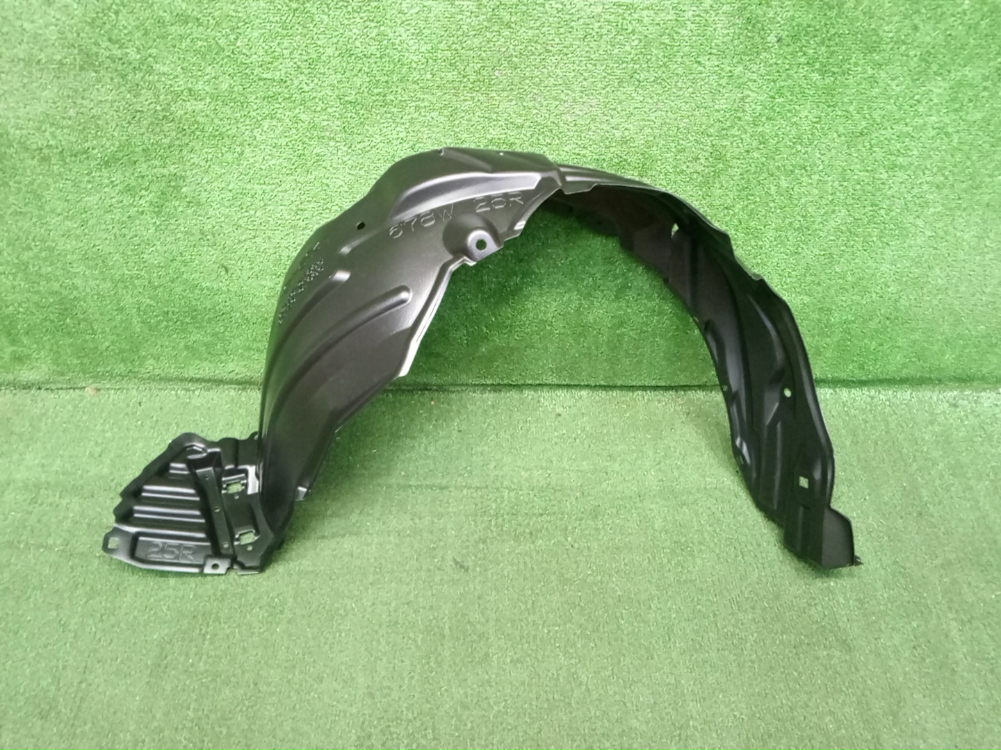 Защита под крыло правая передняя TOYOTA VITZ, YARIS KSP130, NSP130, NSP135, NCP131 53875-52430 1 ракурс Защита под крыло правая передняя TOYOTA VITZ, YARIS KSP130, NSP130, NSP135, NCP131 53875-52430 1 ракурс