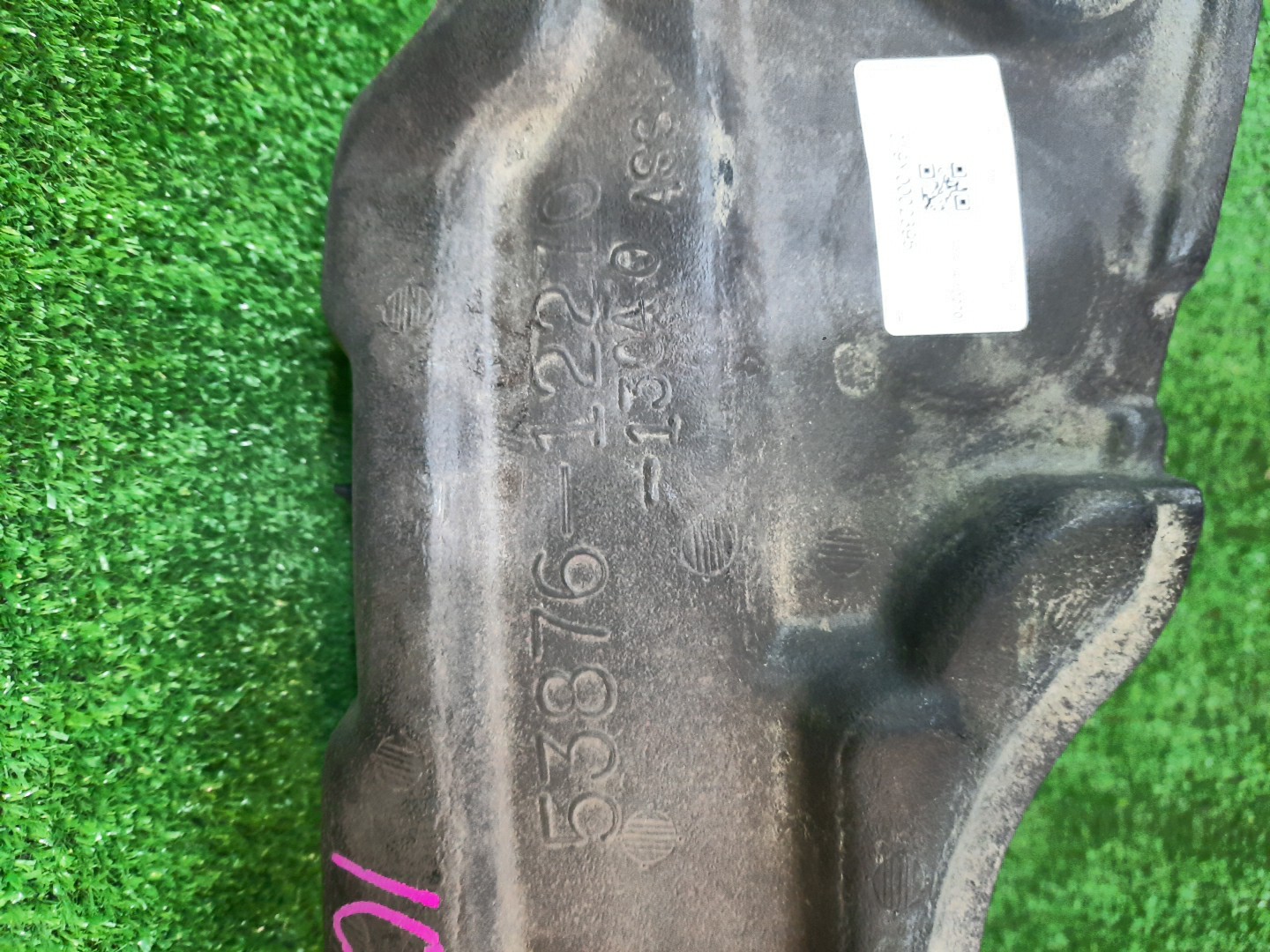 Защита под крыло левая передняя TOYOTA COROLLA ZZE124, NZE121, NZE120, ZZE122, NZE124, CE121 53876-12270 2 ракурс Защита под крыло левая передняя TOYOTA COROLLA ZZE124, NZE121, NZE120, ZZE122, NZE124, CE121 53876-12270 2 ракурс