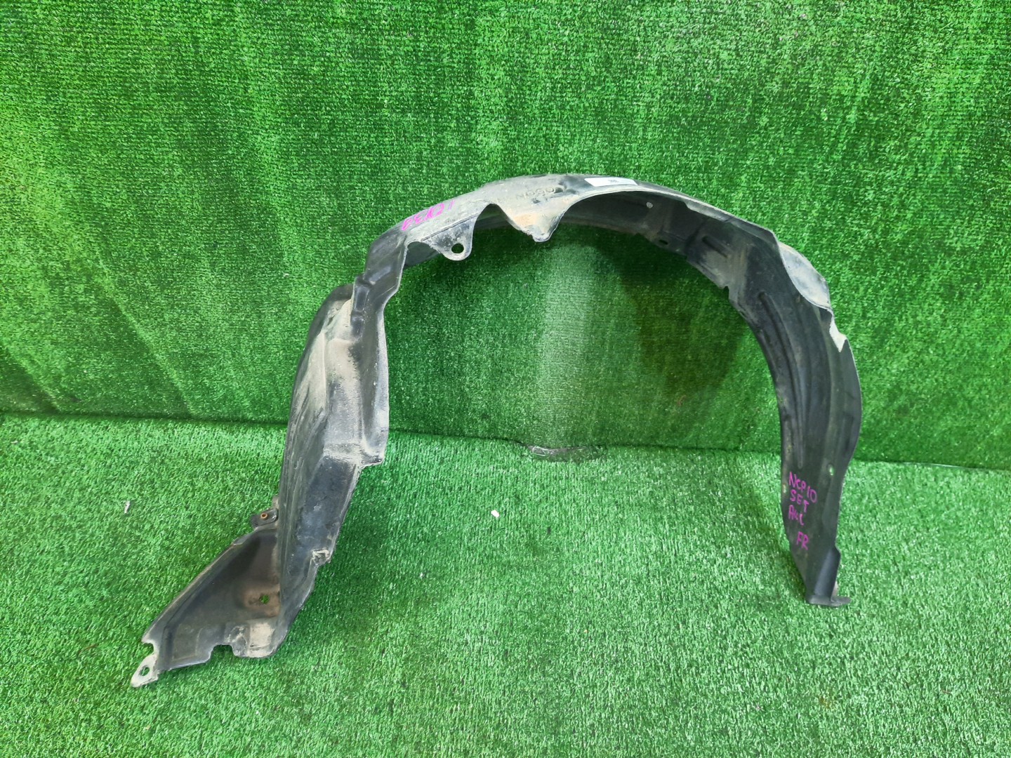 Защита под крыло правая передняя TOYOTA VITZ, YARIS SCP10, NCP10, SCP13, NCP15, NCP11, NCP13 53875-52010 1 ракурс Защита под крыло правая передняя TOYOTA VITZ, YARIS SCP10, NCP10, SCP13, NCP15, NCP11, NCP13 53875-52010 1 ракурс
