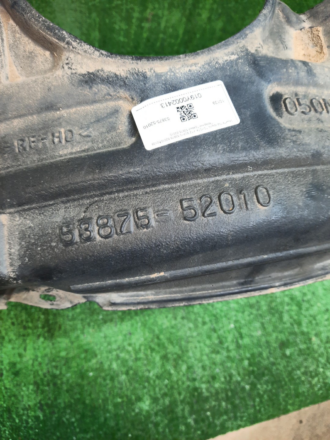 Защита под крыло правая передняя TOYOTA VITZ, YARIS SCP10, NCP10, SCP13, NCP15, NCP11, NCP13 53875-52010 2 ракурс