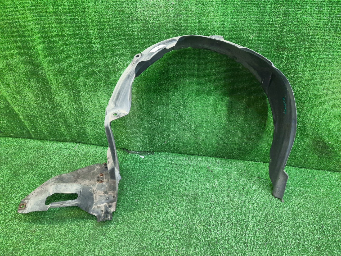 Защита под крыло правая передняя TOYOTA AXIO, COROLLA FIELDER, COROLLA  AXIO, FIELDER NZE141, NZE144, ZRE142, ZRE144, ZRE144G, ZRE142G, NZE144G, NZE141G 53875-12440 1 ракурс
