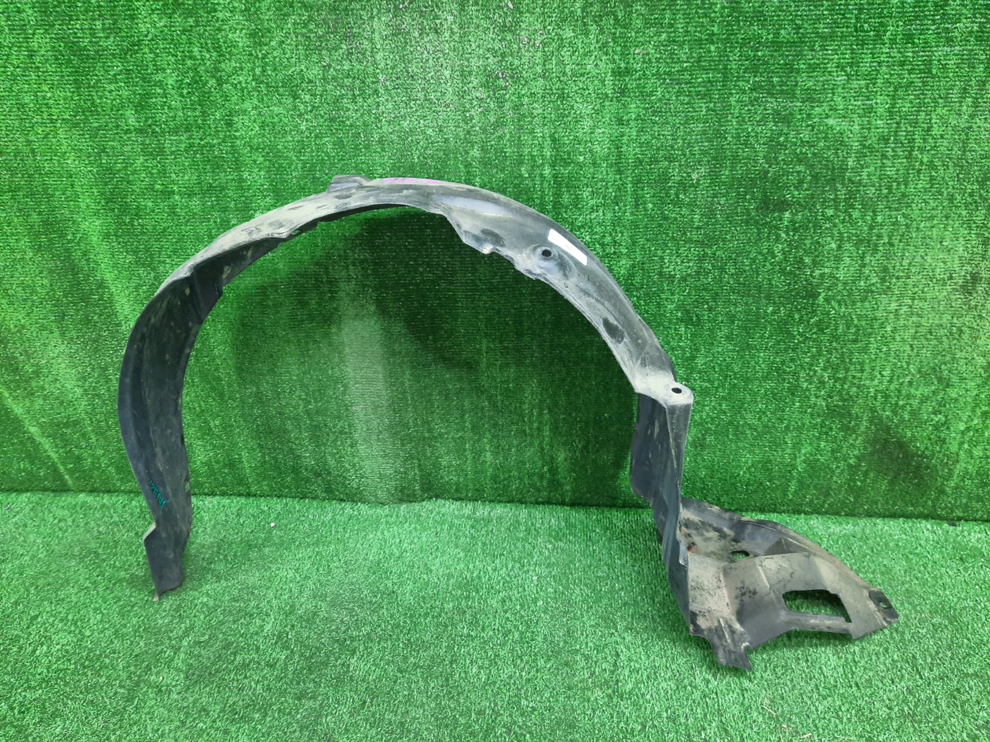 Защита под крыло левая передняя TOYOTA AXIO, COROLLA FIELDER, COROLLA  AXIO, FIELDER NZE141, NZE144, ZRE142, ZRE144, ZRE144G, ZRE142G, NZE144G, NZE141G 53876-12420 1 ракурс
