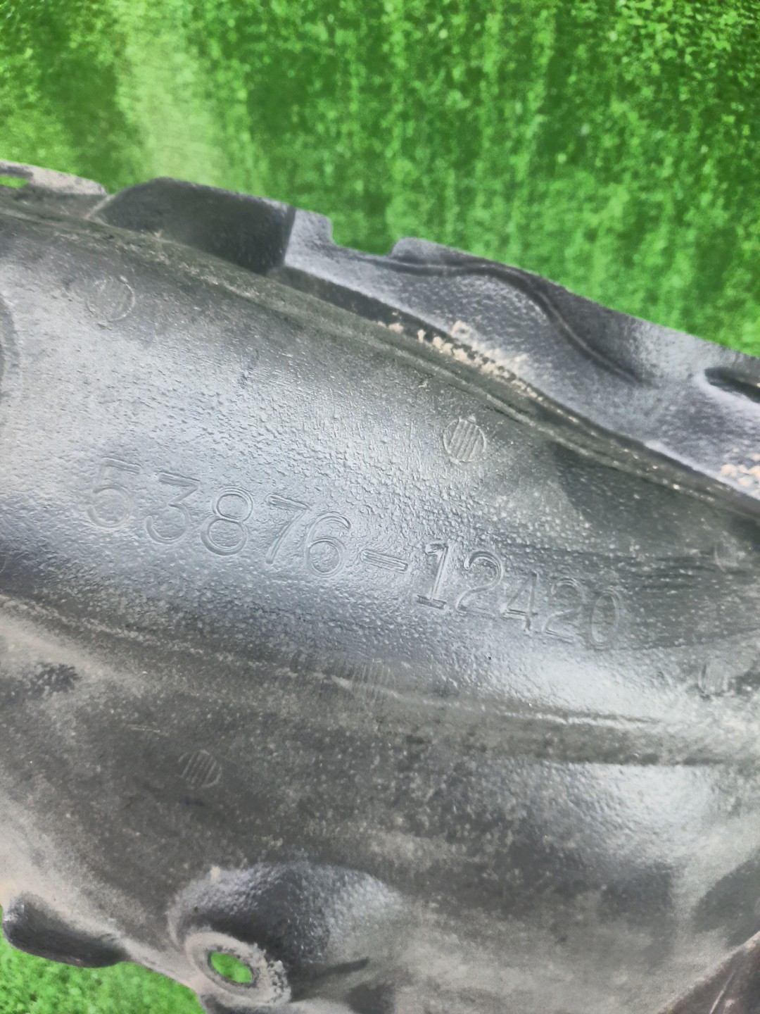 Защита под крыло левая передняя TOYOTA AXIO, COROLLA FIELDER, COROLLA  AXIO, FIELDER NZE141, NZE144, ZRE142, ZRE144, ZRE144G, ZRE142G, NZE144G, NZE141G 53876-12420 3 ракурс