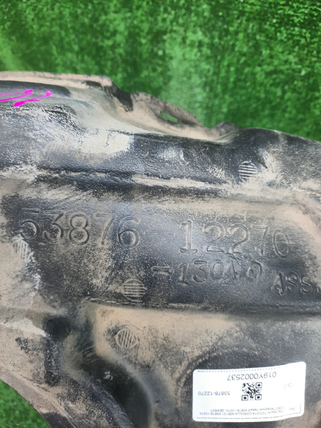 Защита под крыло левая передняя TOYOTA COROLLA ZZE124, NZE121, NZE120, ZZE122, NZE124, CE121 53876-12270 3 ракурс