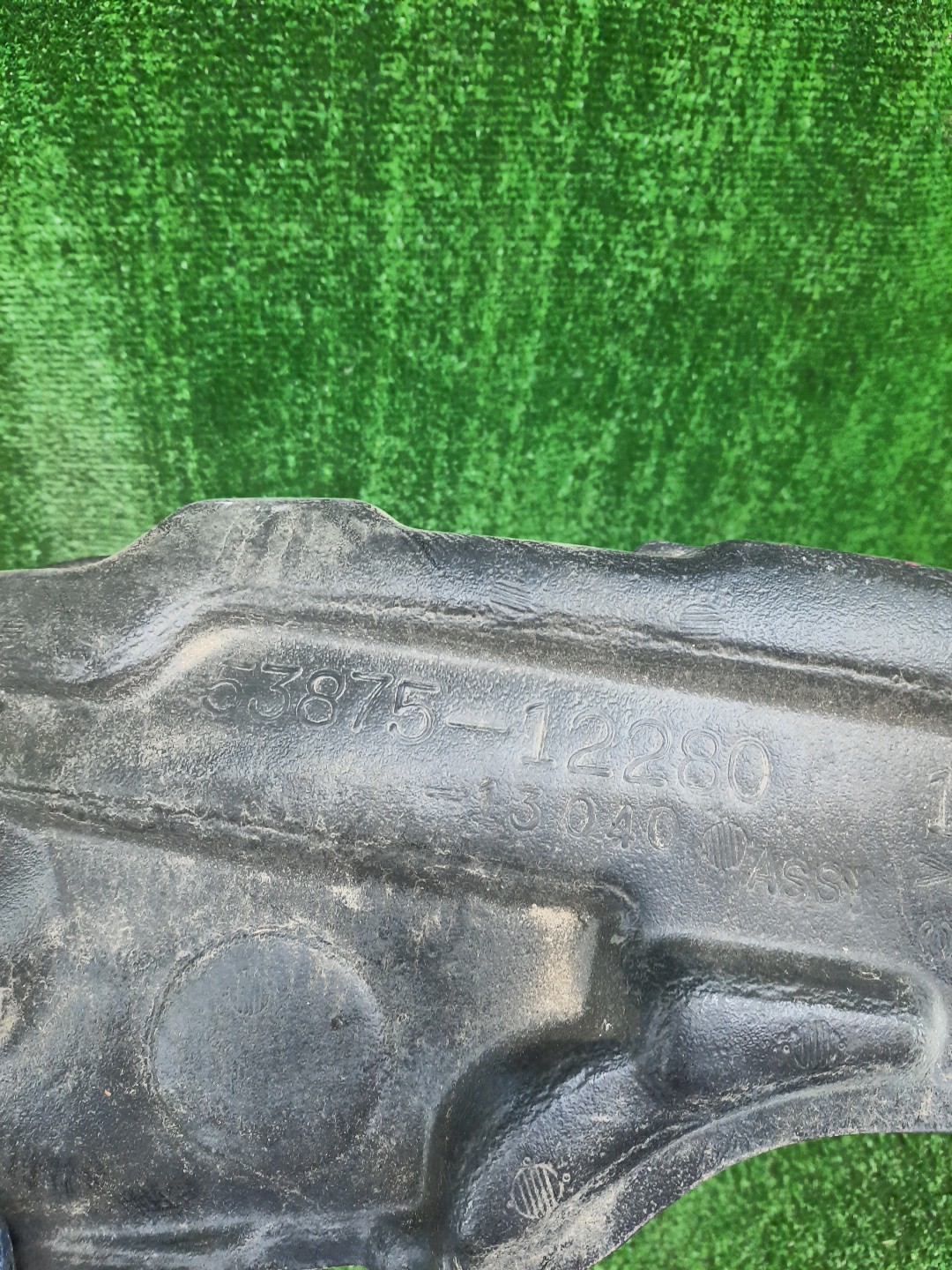 Защита под крыло правая передняя TOYOTA COROLLA FIELDER NZE121G 53875-12280 3 ракурс