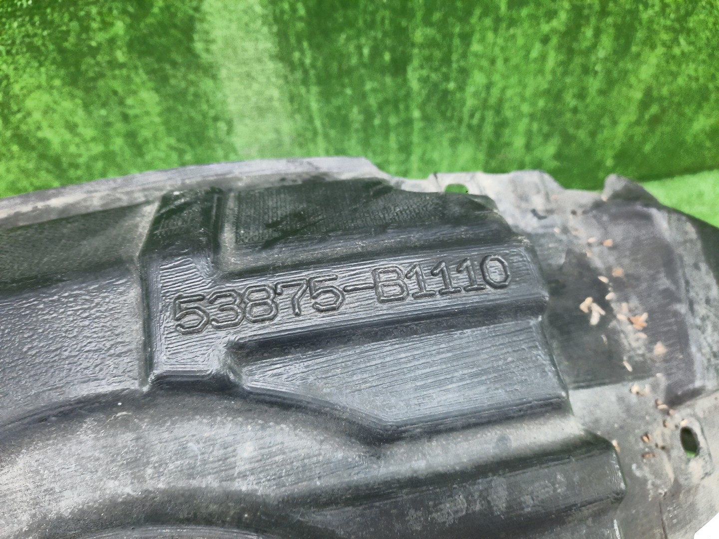 Защита под крыло правая передняя TOYOTA PASSO M700A 53875-B1110 2 ракурс