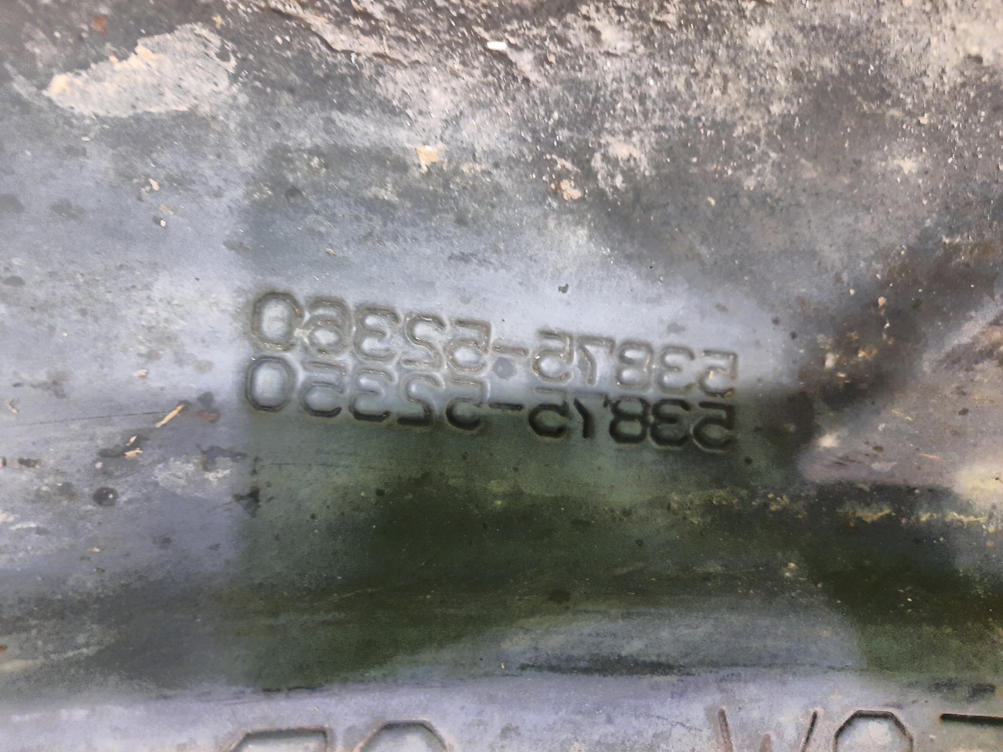 Защита под крыло правая передняя TOYOTA AQUA NHP10 53875-52350 2 ракурс