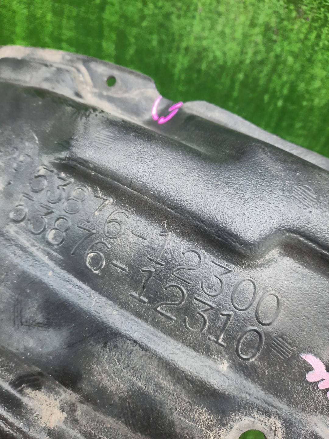Защита под крыло левая передняя TOYOTA COROLLA ZZE124, NZE121, NZE120, ZZE122, NZE124, CE121 53876-12300 3 ракурс