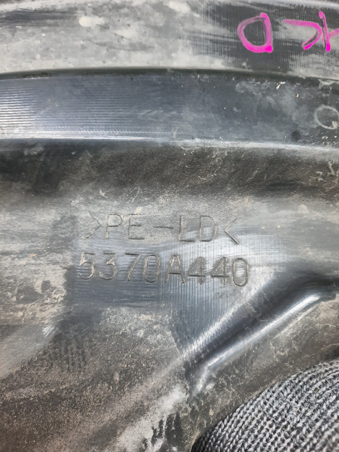 Защита под крыло правая передняя MITSUBISHI LANCER, GALANT FORTIS CY4A, CY2A, CY3A, CY6A, CX6A, CX4A, CX3A 5370A440 3 ракурс