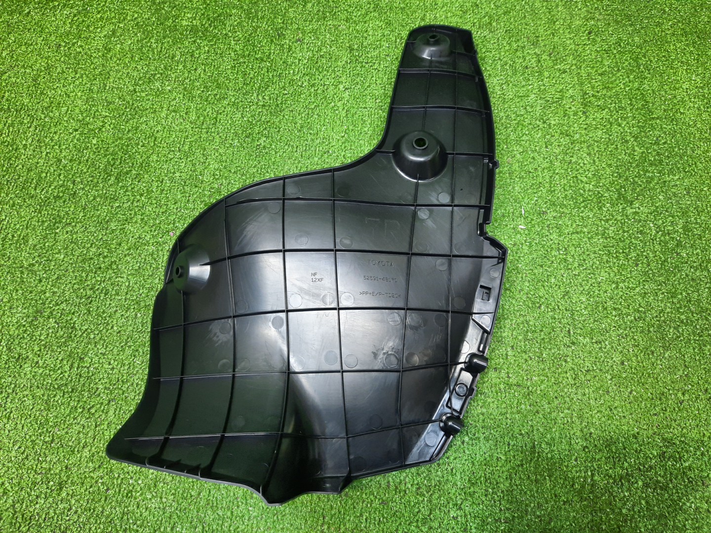 Защита под крыло правая задняя TOYOTA HARRIER AXUH80 52591-48170 1 ракурс