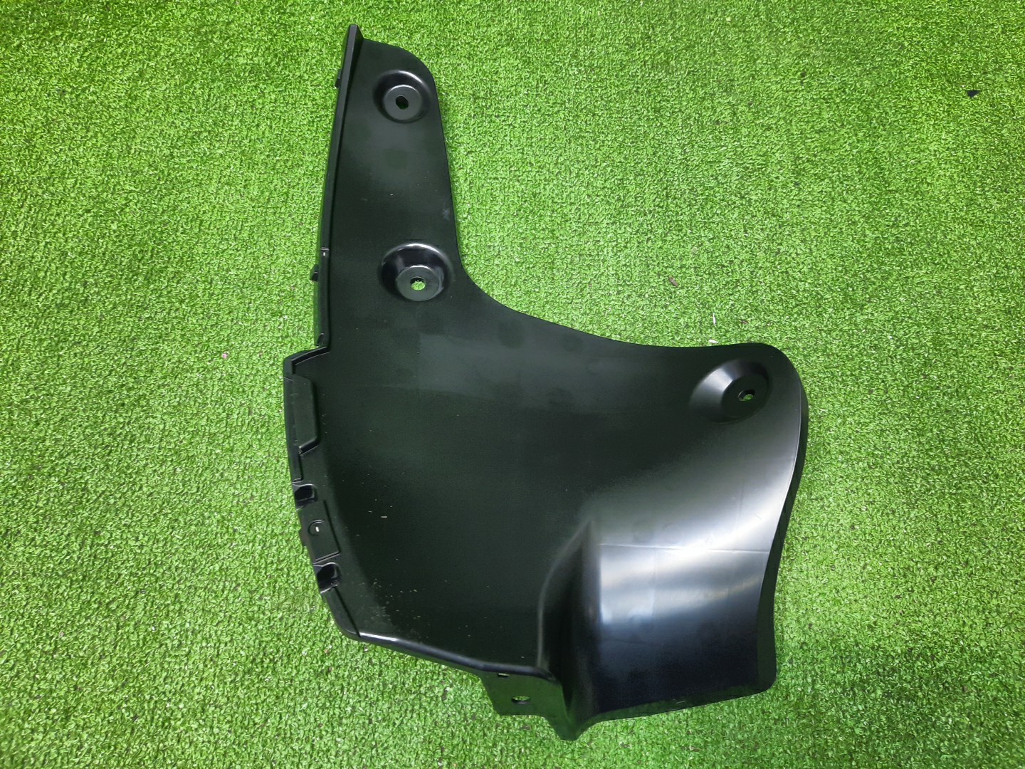 Защита под крыло правая задняя TOYOTA HARRIER AXUH80 52591-48170 2 ракурс