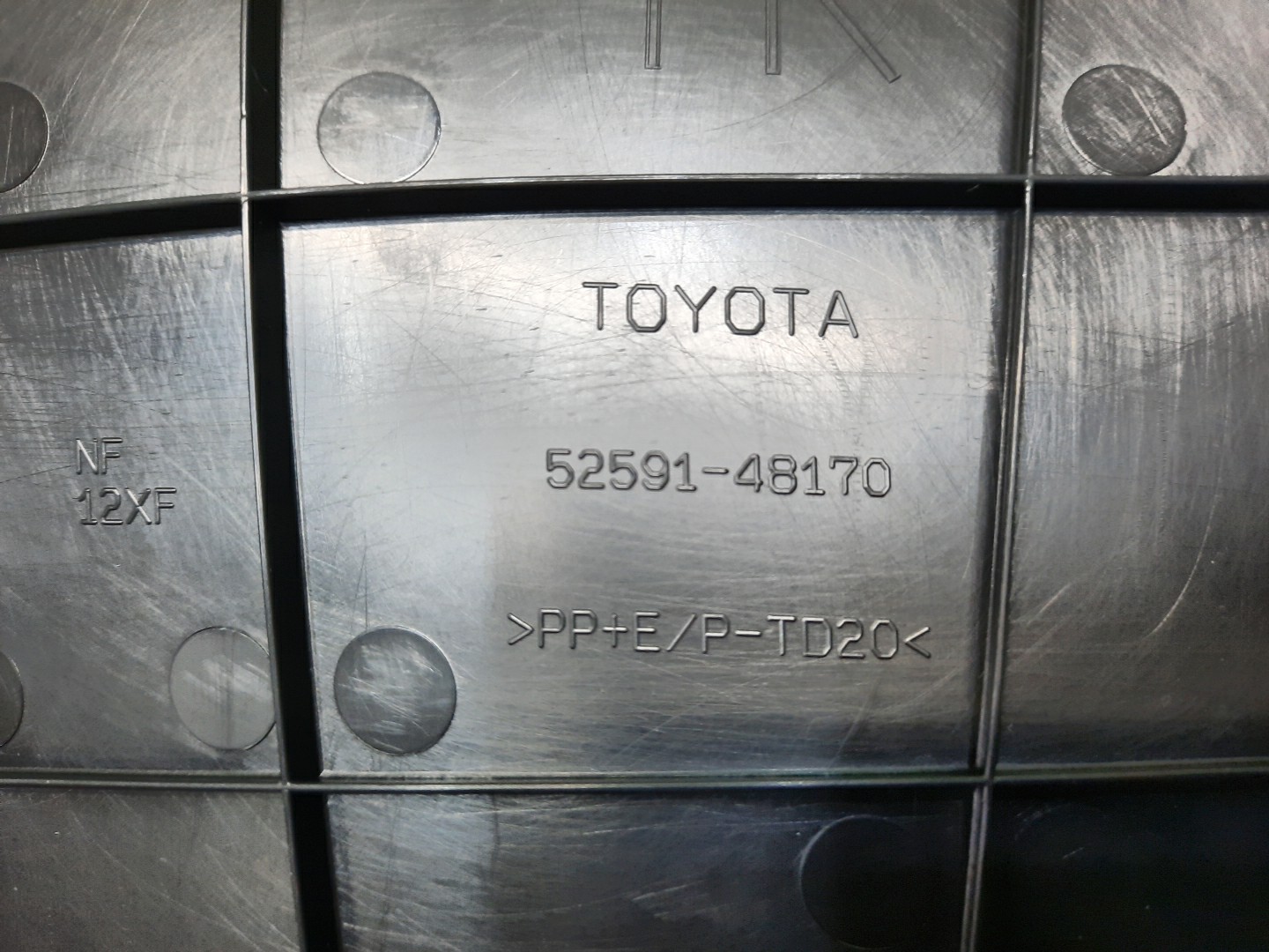 Защита под крыло правая задняя TOYOTA HARRIER AXUH80 52591-48170 3 ракурс