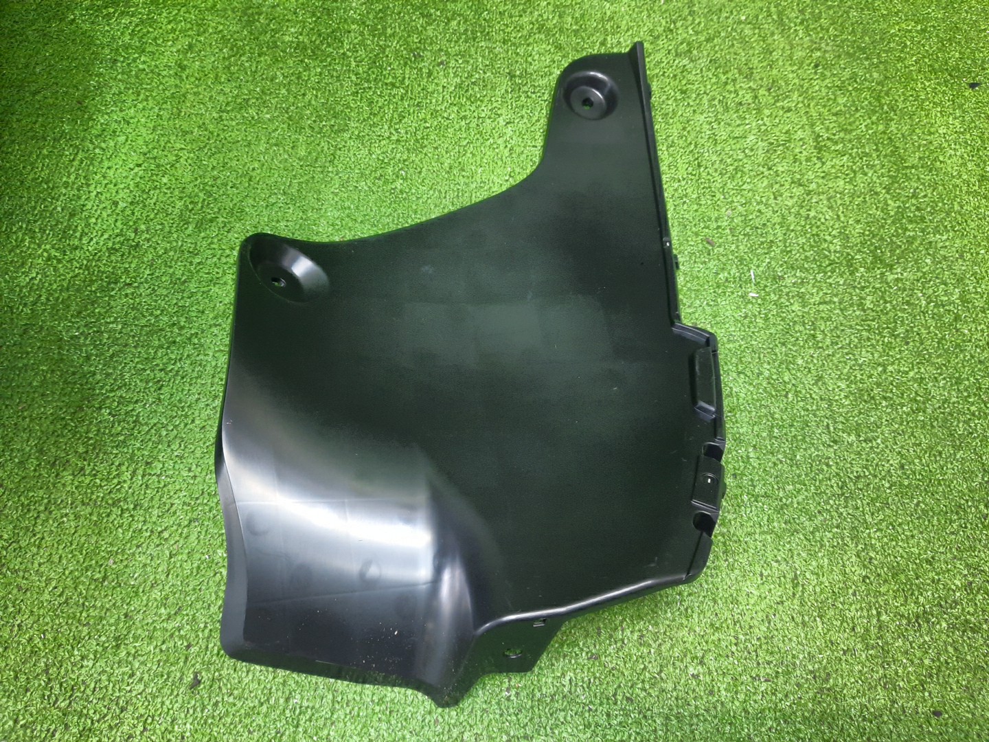 Защита под крыло левая задняя TOYOTA HARRIER AXUH80 52592-48100 1 ракурс
