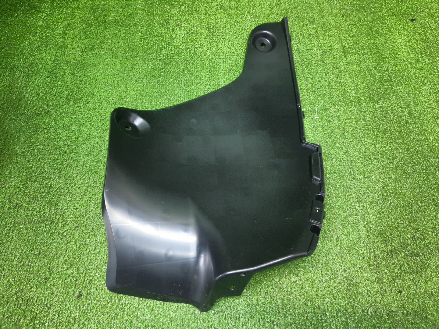 Защита под крыло левая задняя TOYOTA HARRIER AXUH80 52592-48100 2 ракурс
