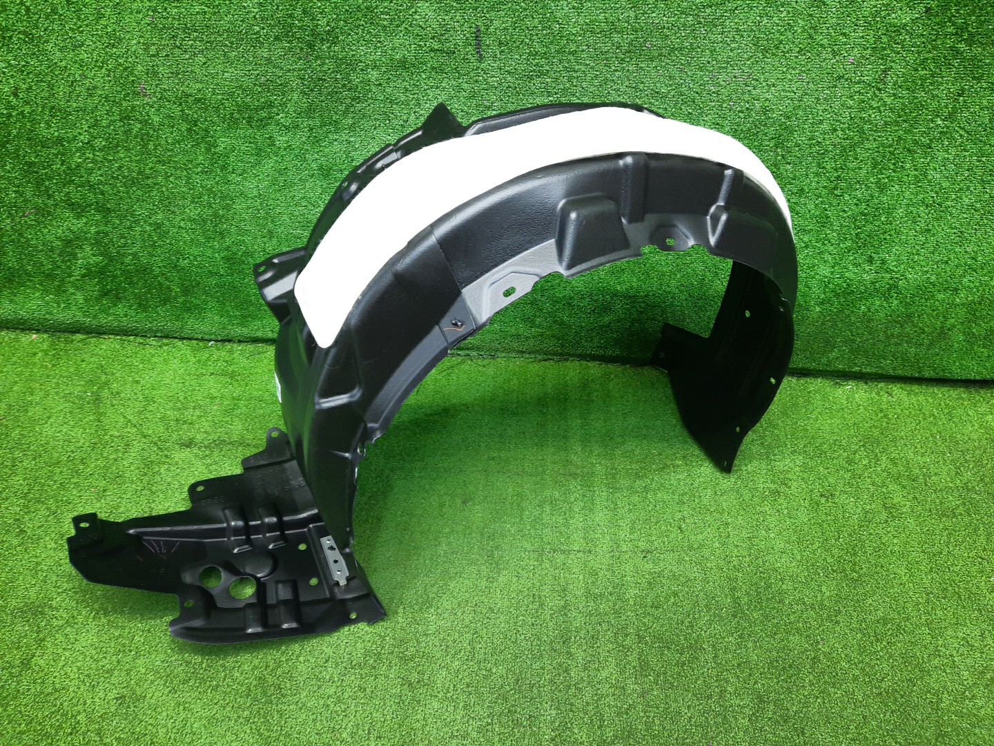 Защита под крыло левая передняя TOYOTA SAI AZK10 53806-75040 2 ракурс
