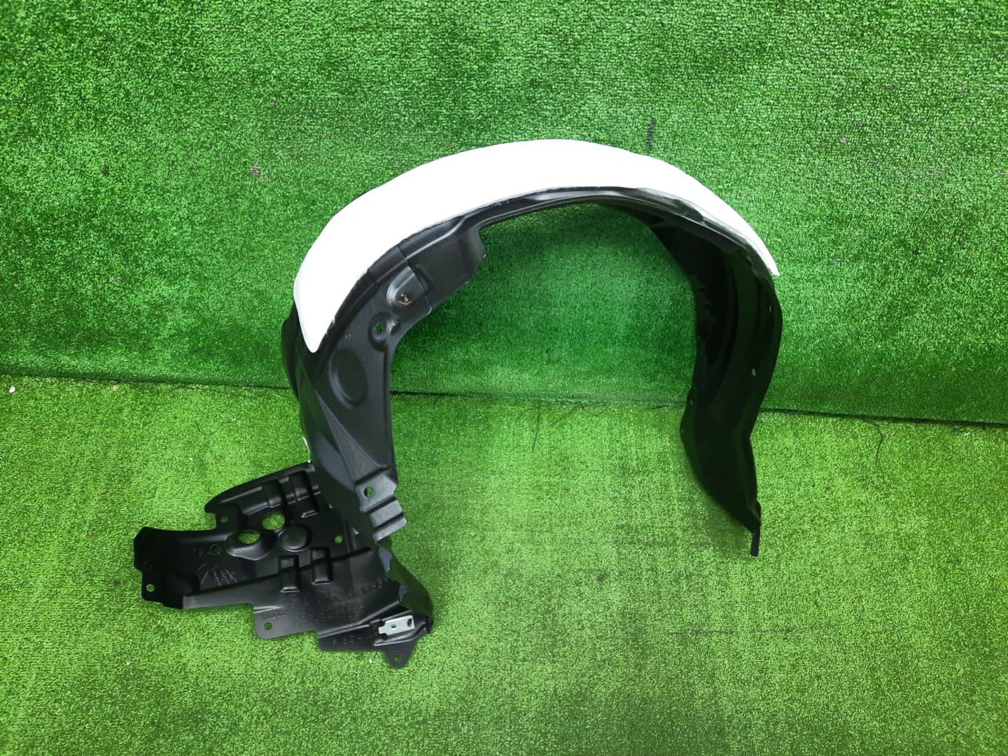Защита под крыло правая передняя TOYOTA SAI AZK10 53805-75030 1 ракурс