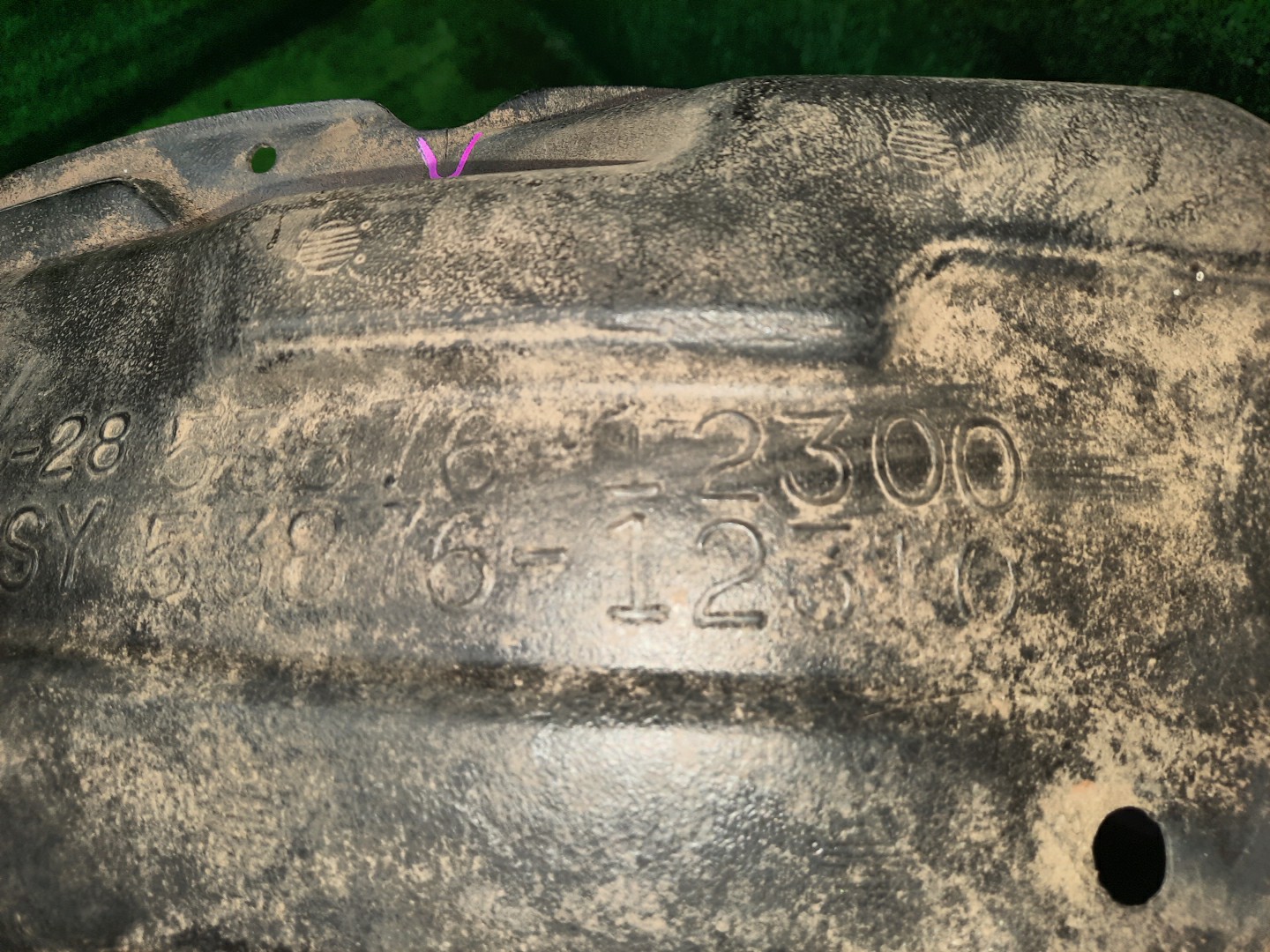 Защита под крыло левая передняя TOYOTA ALLEX, COROLLA RUNX ZZE124, NZE121, ZZE122, ZZE123 53876-12300 2 ракурс