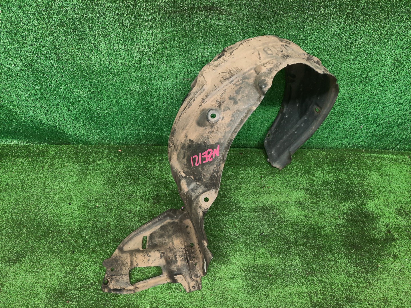 Защита под крыло правая передняя TOYOTA COROLLA FIELDER NZE121G 53875-12310 1 ракурс